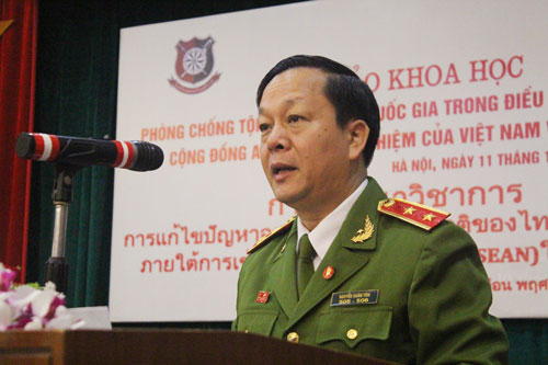 Trung tướng, GS.TS Nguyễn Xuân Yêm phát biểu khai mạc Hội thảo “Phòng chống tội phạm xuyên quốc gia trong điều kiện thành lập Cộng đồng ASEAN - Kinh nghiệm của Việt Namvà Thái Lan”.